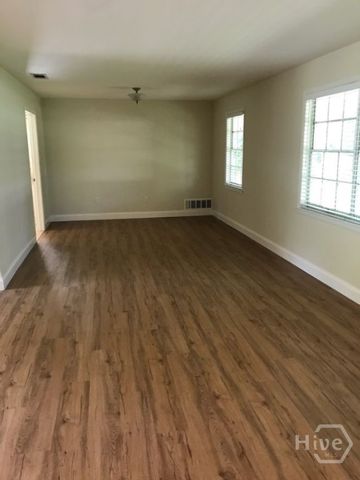 17 Piney Point Road, Savannah, GA 31410