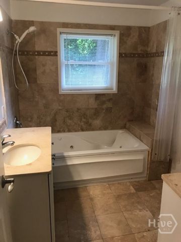 17 Piney Point Road, Savannah, GA 31410