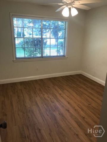 17 Piney Point Road, Savannah, GA 31410