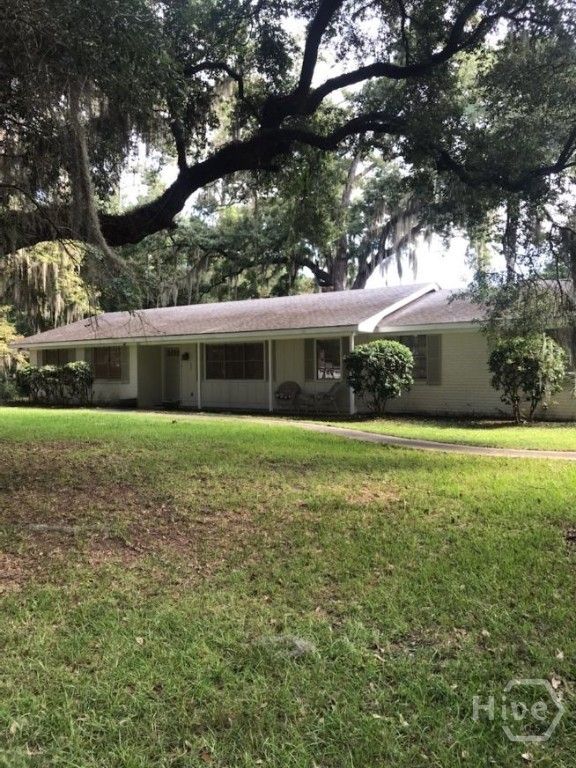 17 Piney Point Road, Savannah, GA 31410
