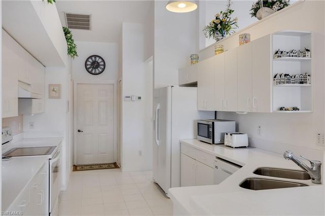 1957 Piccadilly Circus, Naples, FL 34112