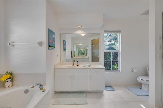 1957 Piccadilly Circus, Naples, FL 34112