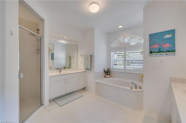 1957 Piccadilly Circus, Naples, FL 34112