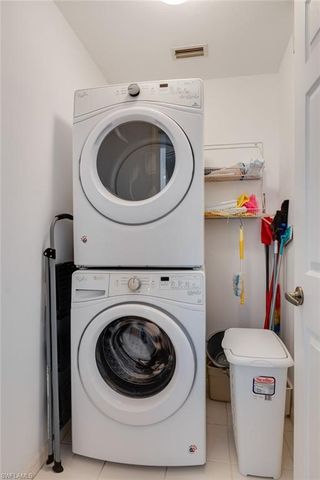 1957 Piccadilly Circus, Naples, FL 34112