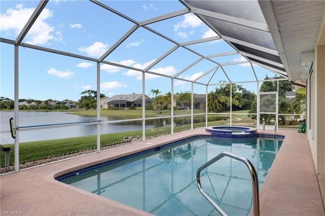 1957 Piccadilly Circus, Naples, FL 34112