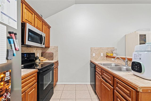 616 Rosemoor Court, Yukon, OK 73099