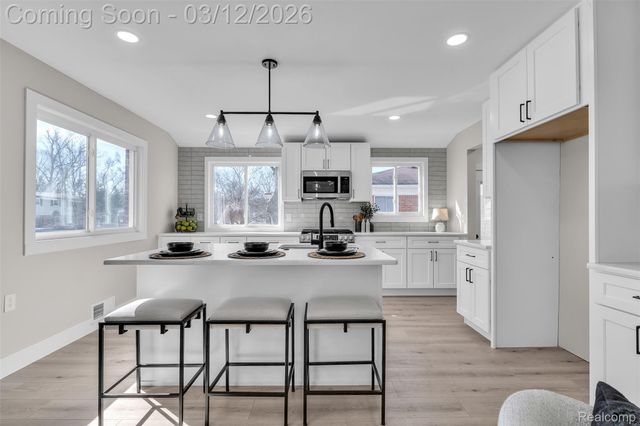 19261 Osmus Street, Livonia, MI 48152