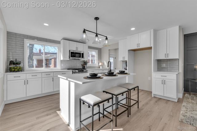 19261 Osmus Street, Livonia, MI 48152