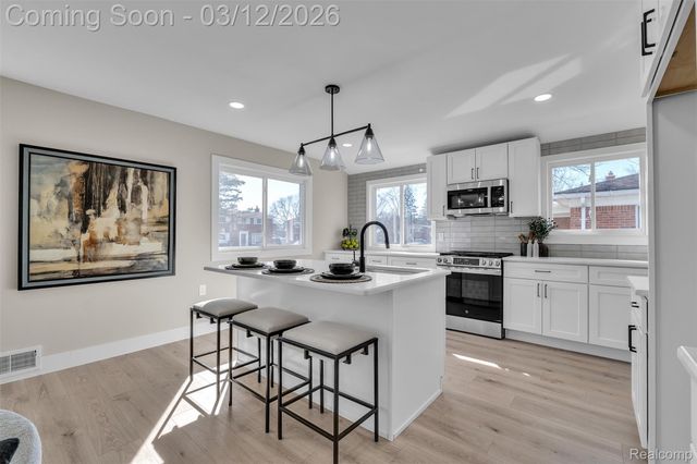 19261 Osmus Street, Livonia, MI 48152