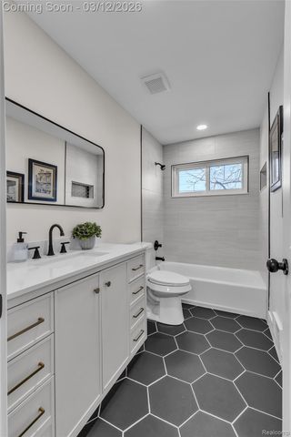 19261 Osmus Street, Livonia, MI 48152