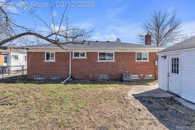 19261 Osmus Street, Livonia, MI 48152