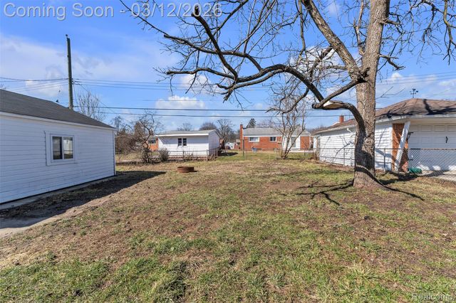 19261 Osmus Street, Livonia, MI 48152