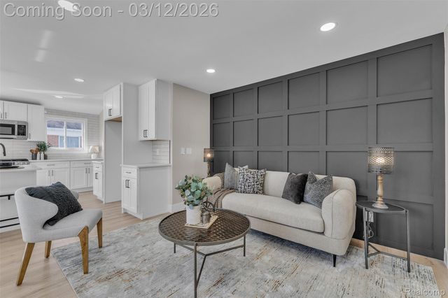 19261 Osmus Street, Livonia, MI 48152