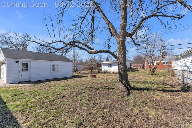 19261 Osmus Street, Livonia, MI 48152