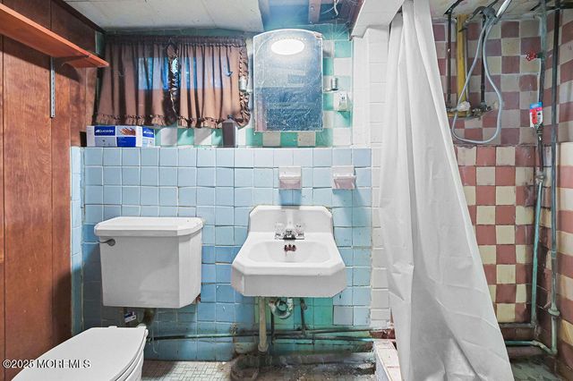 108 W Concourse, Keyport, NJ 07735