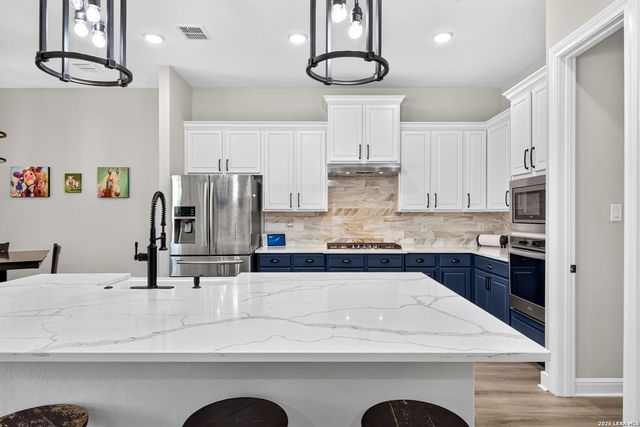 183 Lantana Path, Castroville, TX 78009