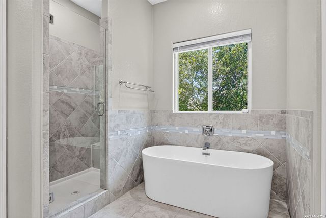 183 Lantana Path, Castroville, TX 78009