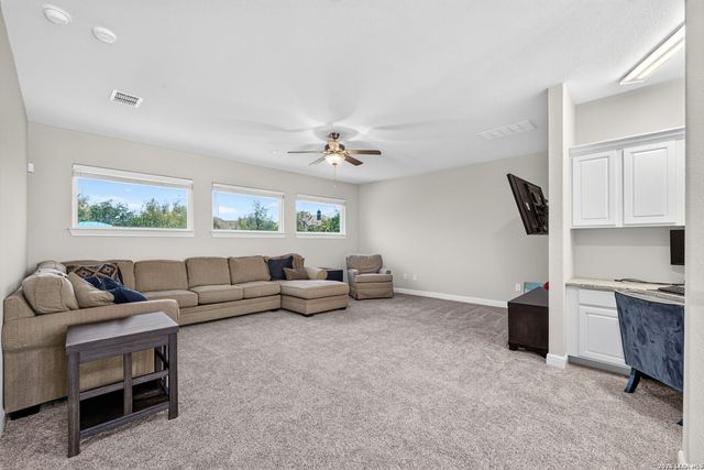 183 Lantana Path, Castroville, TX 78009