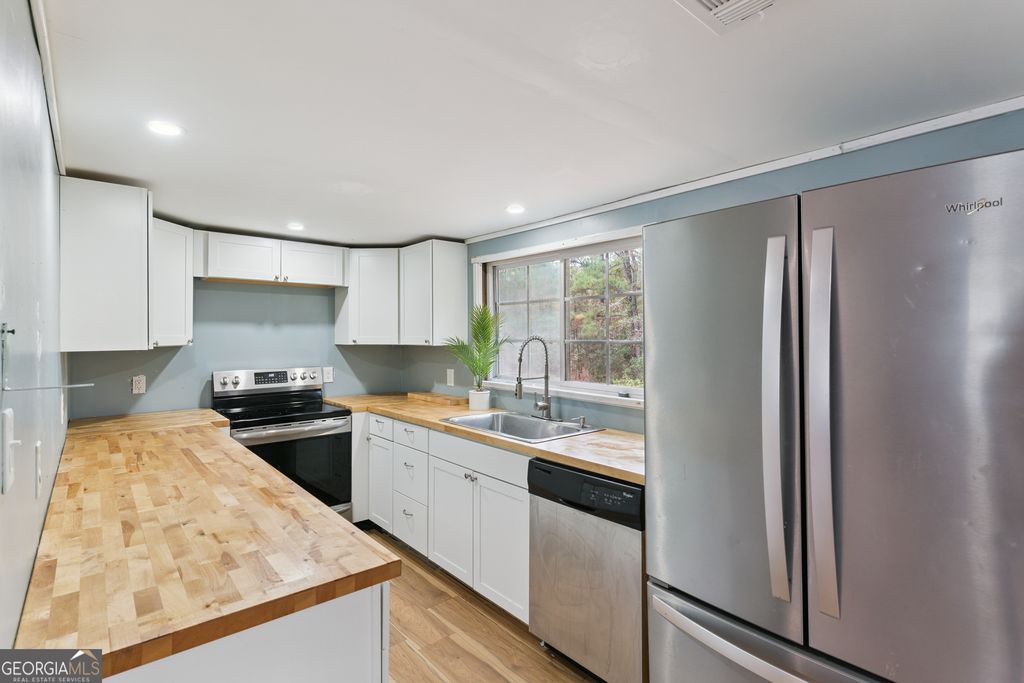 1223 White Drive NE, Townsend, GA 31331