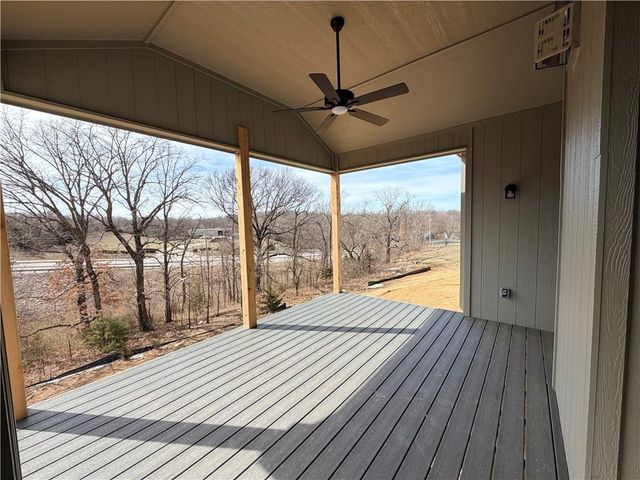 13735 NW 70th Street, Parkville, MO 64152