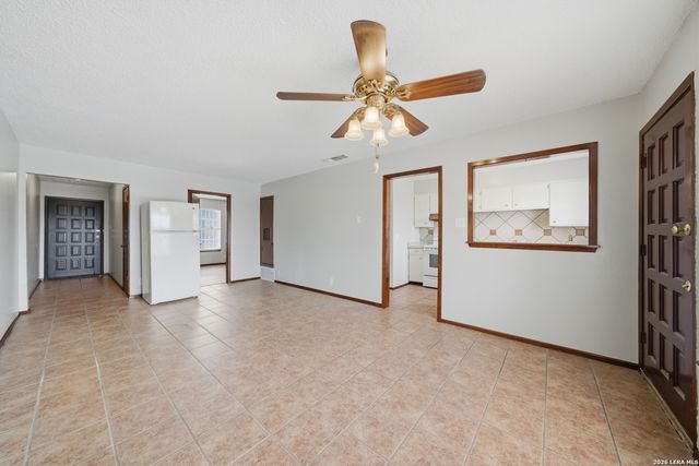 911 Vance Jackson Rd Apt 204, San Antonio, TX 78201