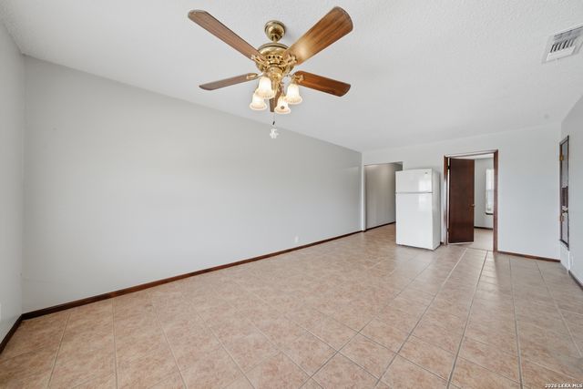 911 Vance Jackson Rd Apt 204, San Antonio, TX 78201