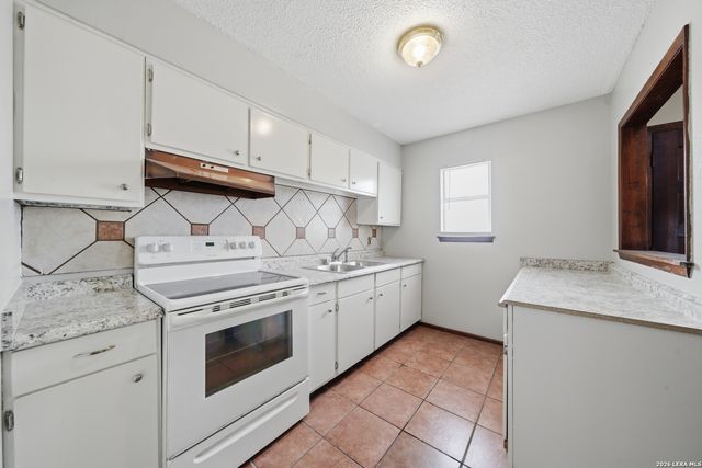 911 Vance Jackson Rd Apt 204, San Antonio, TX 78201