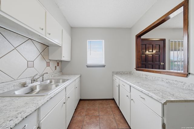 911 Vance Jackson Rd Apt 204, San Antonio, TX 78201