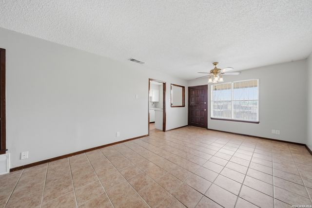 911 Vance Jackson Rd Apt 204, San Antonio, TX 78201