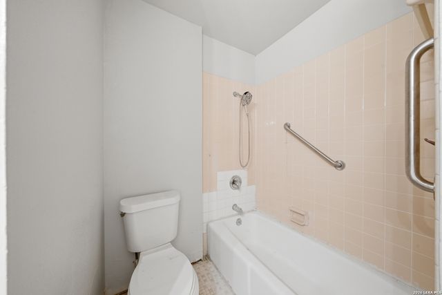 911 Vance Jackson Rd Apt 204, San Antonio, TX 78201