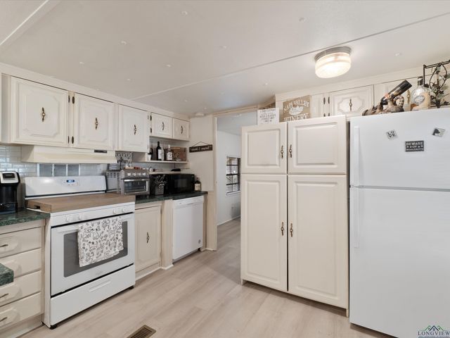 3065 E Lake, Gladewater, TX 75647