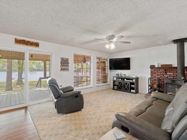 3065 E Lake, Gladewater, TX 75647