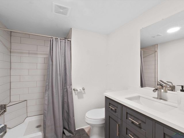 3065 E Lake, Gladewater, TX 75647