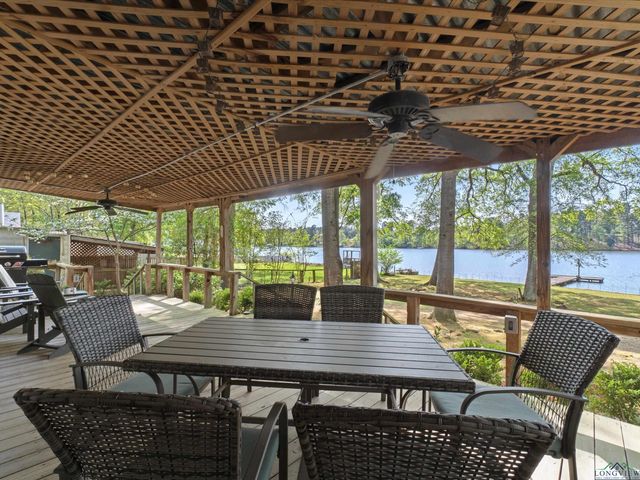 3065 E Lake, Gladewater, TX 75647