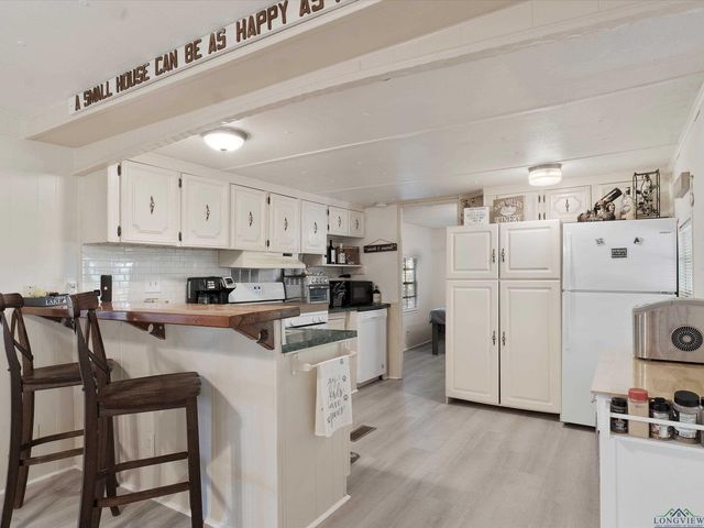 3065 E Lake, Gladewater, TX 75647