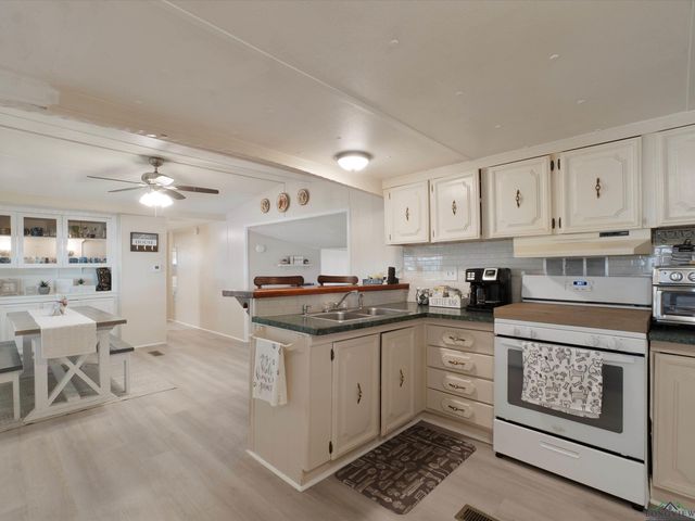 3065 E Lake, Gladewater, TX 75647