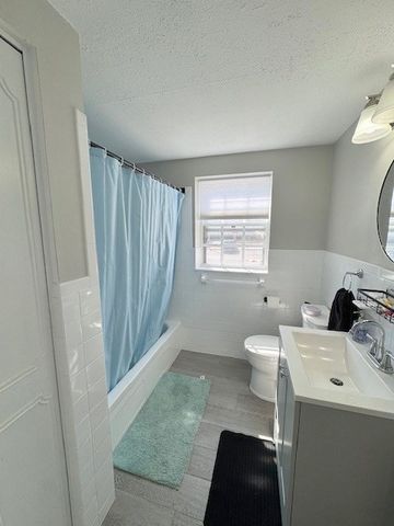 149 Lake Shore Rd 2, Boston, MA 02135