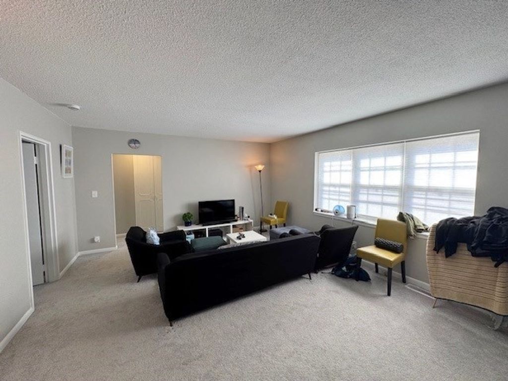 149 Lake Shore Rd 2, Boston, MA 02135