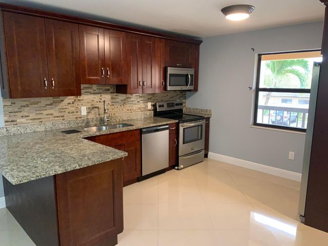 125 Lake Nancy Drive 241, West Palm Beach, FL 33411