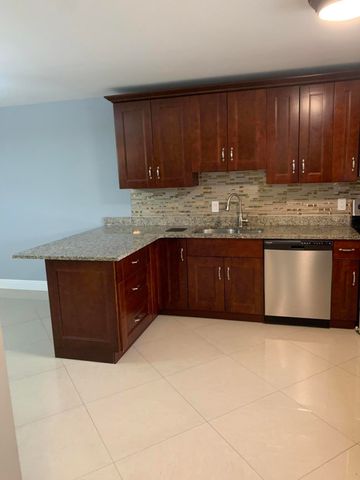 125 Lake Nancy Drive 241, West Palm Beach, FL 33411