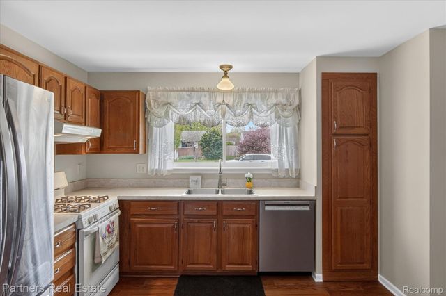 14582 Blue Skies Street, Livonia, MI 48154