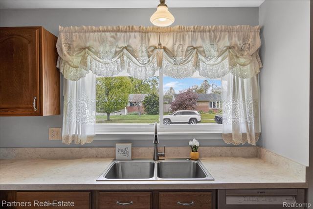 14582 Blue Skies Street, Livonia, MI 48154