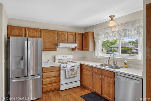 14582 Blue Skies Street, Livonia, MI 48154