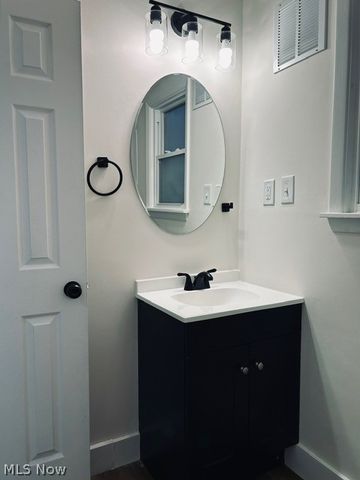 154 E Archwood Avenue, Akron, OH 44301