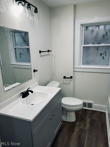 154 E Archwood Avenue, Akron, OH 44301