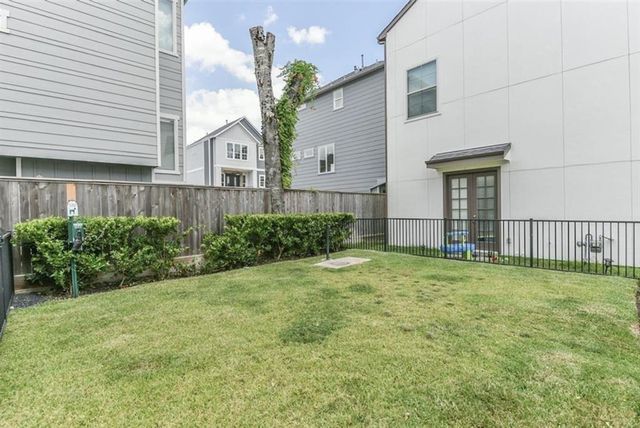 10915 Brookeshire Chase Lane, Houston, TX 77043
