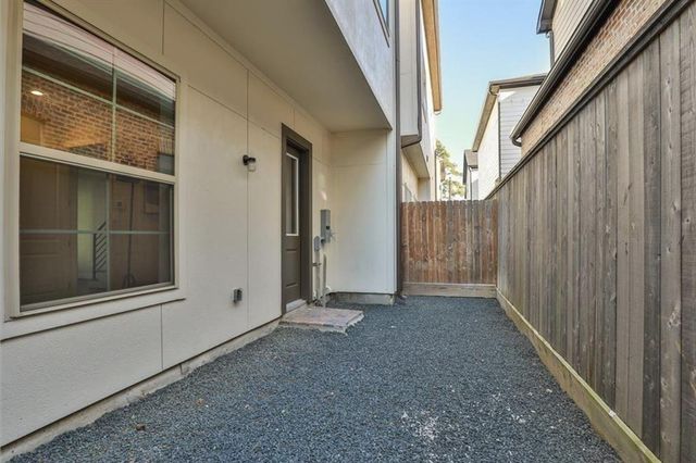 10915 Brookeshire Chase Lane, Houston, TX 77043