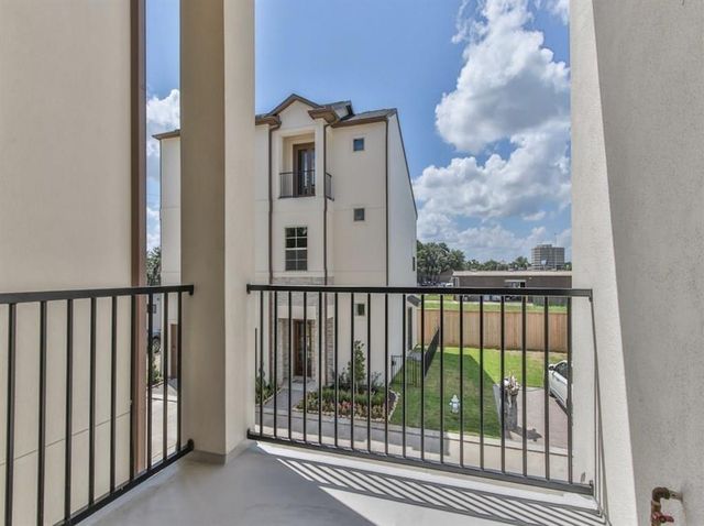 10915 Brookeshire Chase Lane, Houston, TX 77043