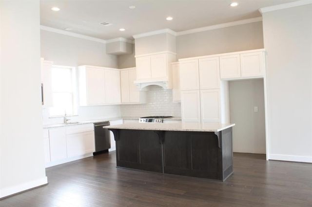 10915 Brookeshire Chase Lane, Houston, TX 77043