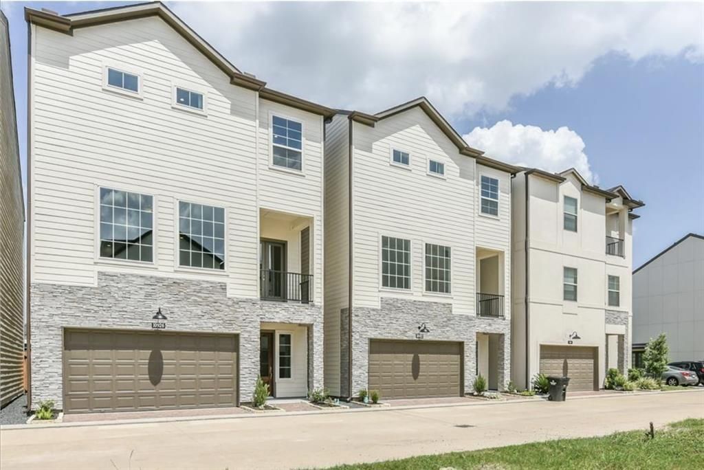 10915 Brookeshire Chase Lane, Houston, TX 77043